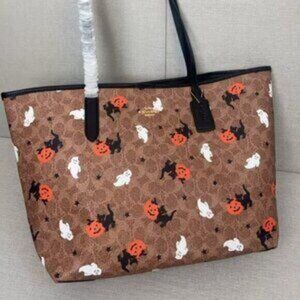 ❤️ Coach City Tote In Signature Canvas With Halloween Print CW450